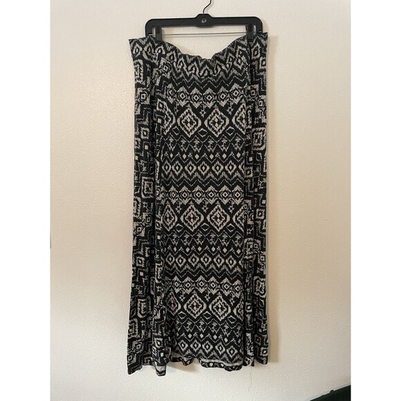 Maurices Sz 2 Black & White Long Skirt - Picture 1 of 4